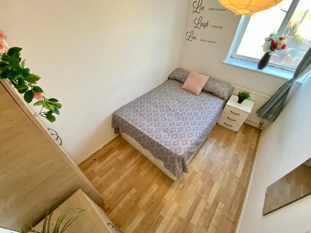 Double room near Acton Town / South Ealing